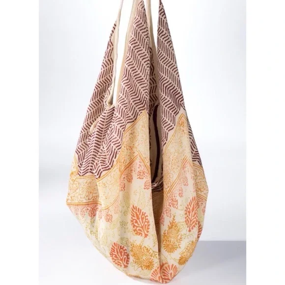 Women’s trendy cute boho hobo shoulder bag with zippered closure - Picture 4 of 5